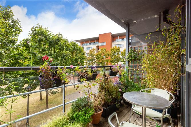 35 The Oval, Tullyvale, Cabinteely, Dublin 18