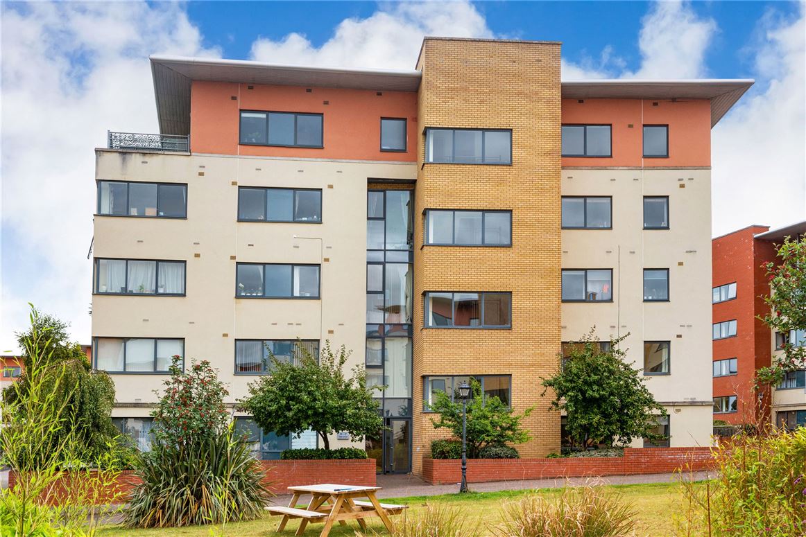 35 The Oval, Tullyvale, Cabinteely, Dublin 18