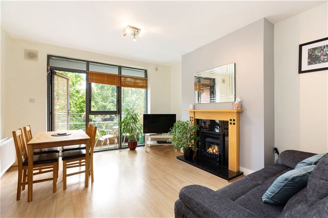 35 The Oval, Tullyvale, Cabinteely, Dublin 18