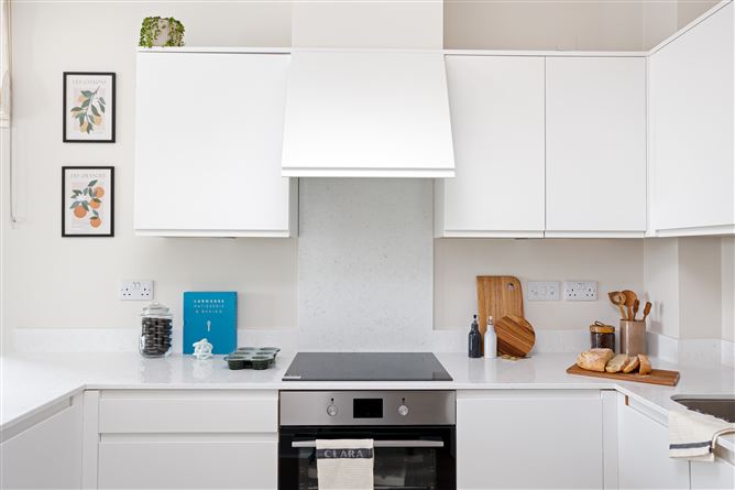 https://photos-a.propertyimages.ie/media/1/1/0/4951011/a4650905-a58e-423d-a62e-84783579c50f_l.jpg