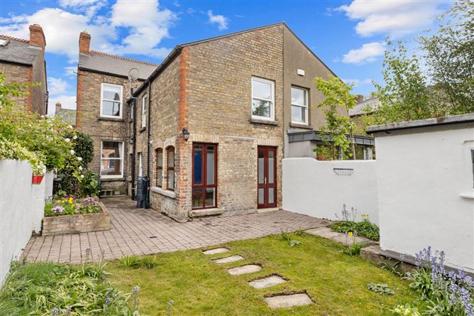 https://photos-a.propertyimages.ie/media/1/1/0/4998011/d7462771-69ef-418f-81c3-ff13ca82be8f_l.jpg