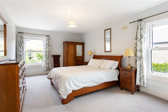 https://photos-a.propertyimages.ie/media/1/1/0/4998011/d7462771-69ef-418f-81c3-ff13ca82be8f_l.jpg