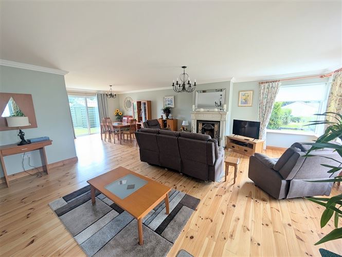 9 Derg Manor, Dromineer, Nenagh, Co. Tipperary