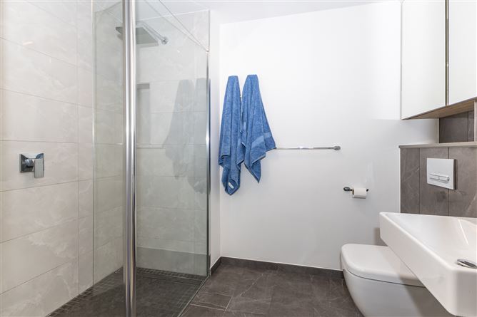 12 Hanover Court, Grand Canal Dk, Dublin 2