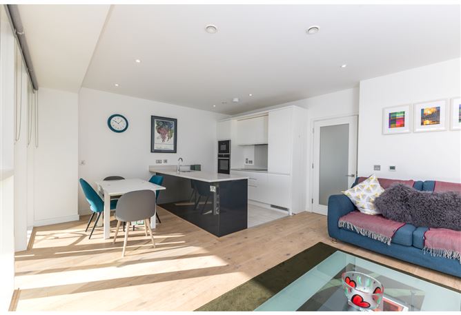 12 Hanover Court, Grand Canal Dk, Dublin 2