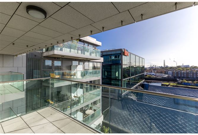 12 Hanover Court, Grand Canal Dk, Dublin 2