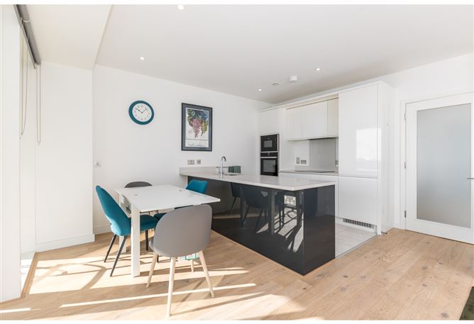 12 Hanover Court, Grand Canal Dk, Dublin 2