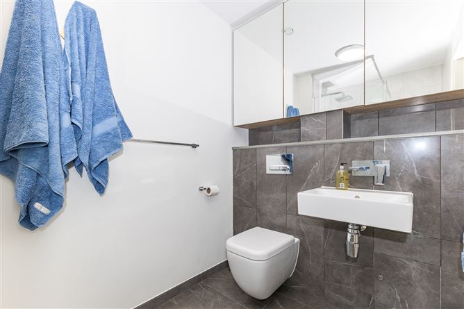 12 Hanover Court, Grand Canal Dk, Dublin 2