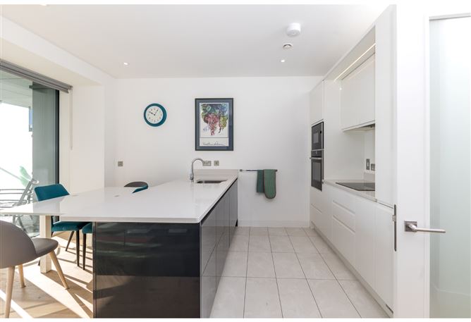 12 Hanover Court, Grand Canal Dk, Dublin 2