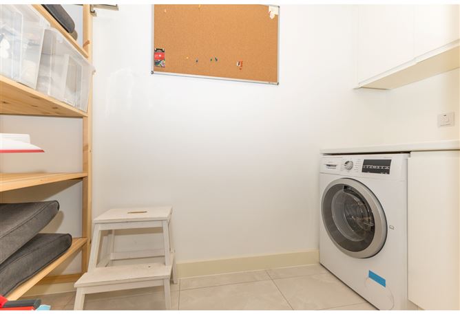 12 Hanover Court, Grand Canal Dk, Dublin 2