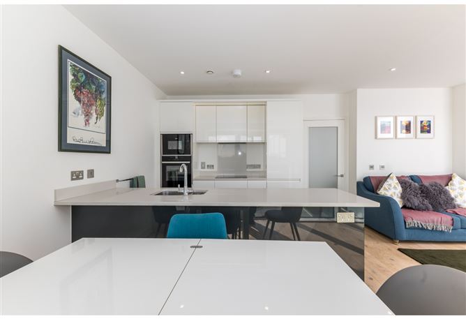 12 Hanover Court, Grand Canal Dk, Dublin 2