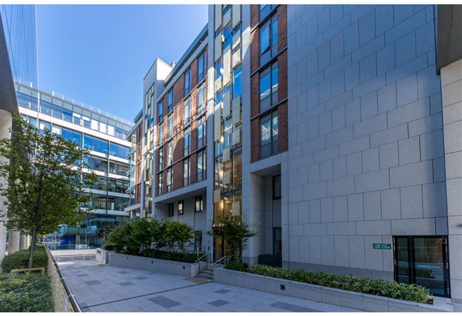 12 Hanover Court, Grand Canal Dk, Dublin 2