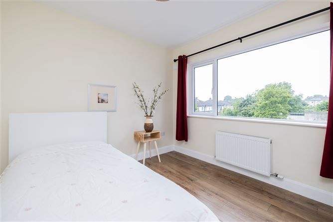 https://photos-a.propertyimages.ie/media/1/1/2/4936211/62308720-0475-40a6-bcd0-3b7f4fddfab5_l.jpg