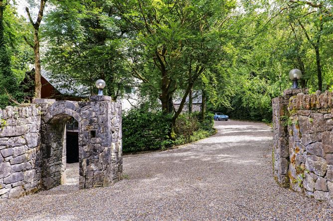 Belwood, Ballynahallia, Moycullen, Co. Galway
