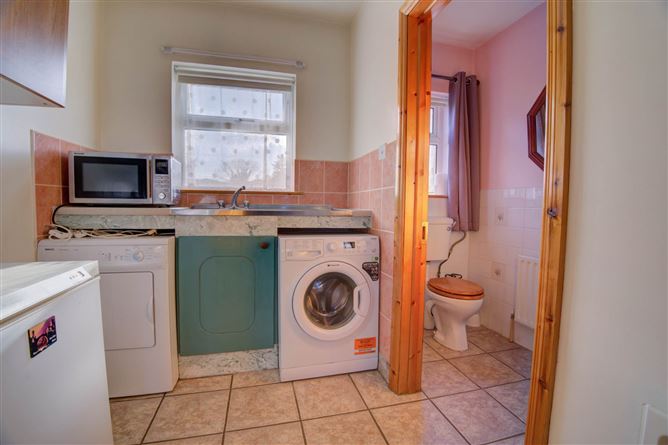 https://photos-a.propertyimages.ie/media/1/1/3/4931311/1e7ecaa6-b76c-43bc-a9e4-f599d0b65360_l.jpg