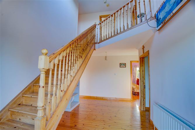 https://photos-a.propertyimages.ie/media/1/1/3/4931311/1e7ecaa6-b76c-43bc-a9e4-f599d0b65360_l.jpg