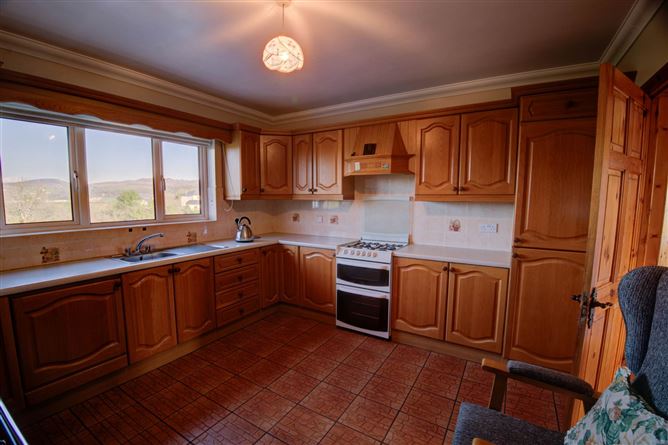 https://photos-a.propertyimages.ie/media/1/1/3/4931311/1e7ecaa6-b76c-43bc-a9e4-f599d0b65360_l.jpg