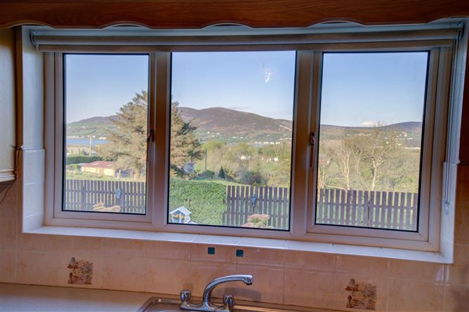 https://photos-a.propertyimages.ie/media/1/1/3/4931311/1e7ecaa6-b76c-43bc-a9e4-f599d0b65360_l.jpg