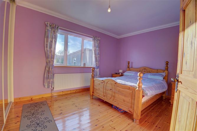 https://photos-a.propertyimages.ie/media/1/1/3/4931311/1e7ecaa6-b76c-43bc-a9e4-f599d0b65360_l.jpg