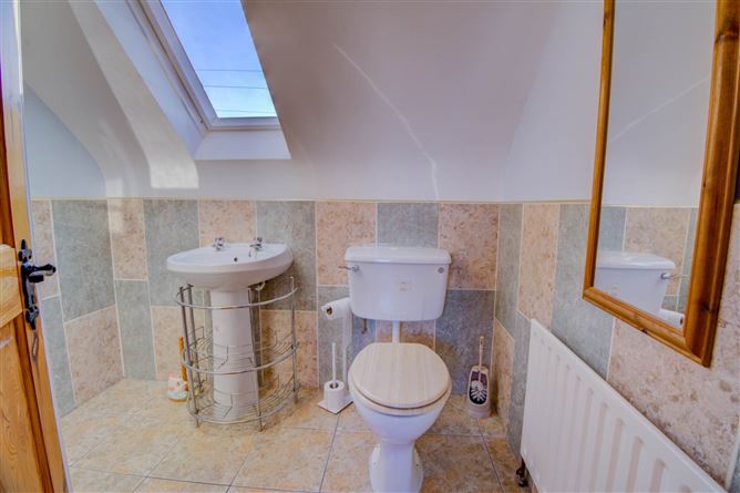 https://photos-a.propertyimages.ie/media/1/1/3/4931311/1e7ecaa6-b76c-43bc-a9e4-f599d0b65360_l.jpg