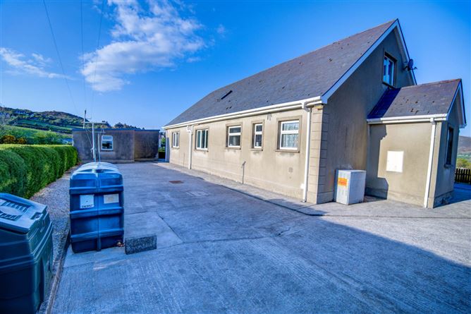 https://photos-a.propertyimages.ie/media/1/1/3/4931311/1e7ecaa6-b76c-43bc-a9e4-f599d0b65360_l.jpg