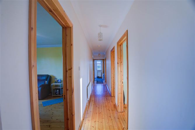 https://photos-a.propertyimages.ie/media/1/1/3/4931311/1e7ecaa6-b76c-43bc-a9e4-f599d0b65360_l.jpg