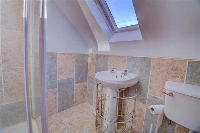 https://photos-a.propertyimages.ie/media/1/1/3/4931311/1e7ecaa6-b76c-43bc-a9e4-f599d0b65360_l.jpg