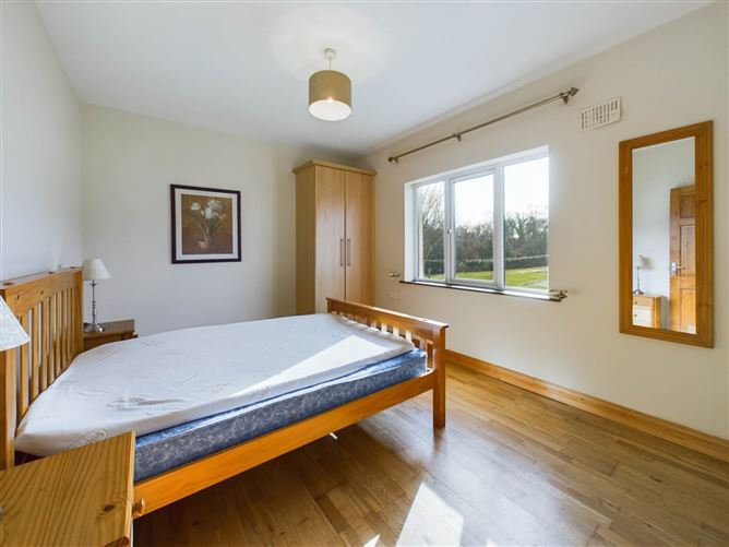 5 Oakwood Retirement Village, Hawthorne Drive, Roscommon, County Roscommon