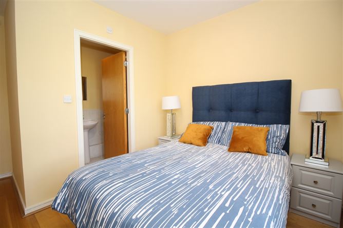 8 Temple Court, Santry, Dublin 9
