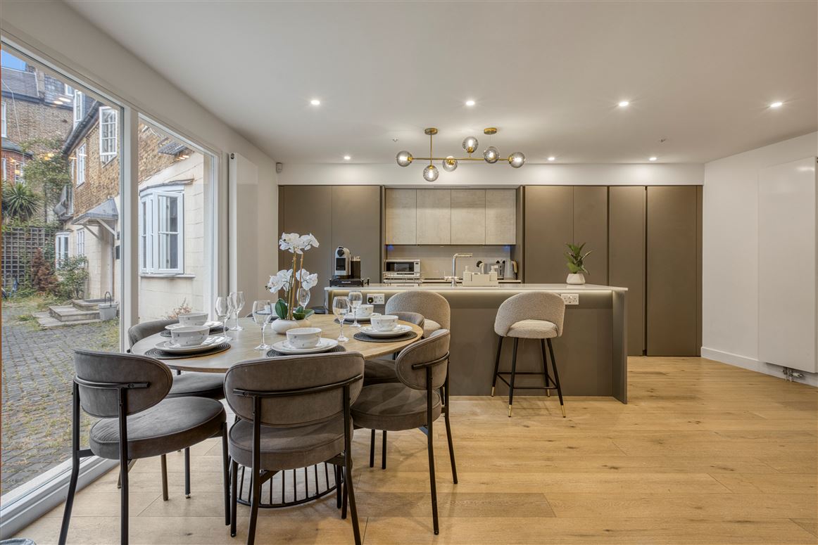 Kensington Breeze,London,Greater London,United Kingdom