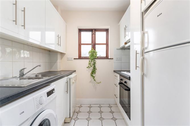 Photo 8 of 17 — 50 Village Court, Butterfield Avenue, Rathfarnham, Dublin 14