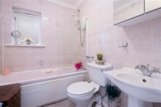  96 Earlsfort Road, Lucan, County Dublin