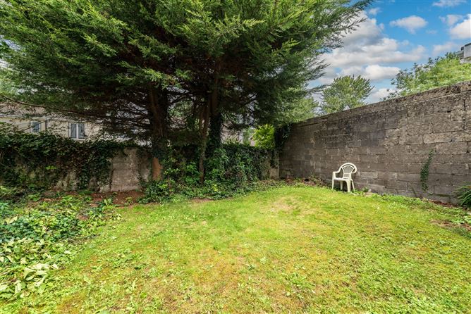 https://photos-a.propertyimages.ie/media/1/1/5/4948511/c39d393b-39b9-41ab-8042-925eeaf9d992_l.jpg