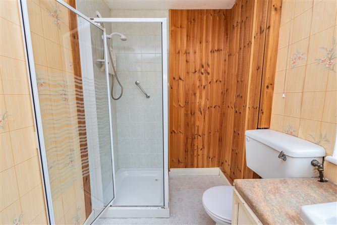 https://photos-a.propertyimages.ie/media/1/1/5/4948511/c39d393b-39b9-41ab-8042-925eeaf9d992_l.jpg
