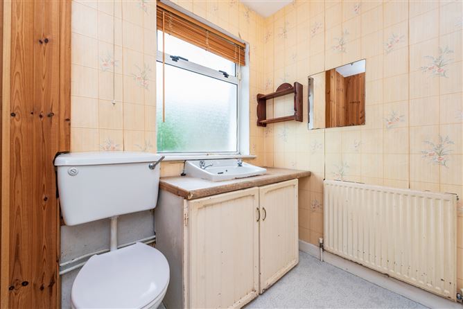 https://photos-a.propertyimages.ie/media/1/1/5/4948511/c39d393b-39b9-41ab-8042-925eeaf9d992_l.jpg