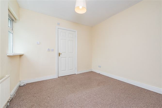 https://photos-a.propertyimages.ie/media/1/1/5/4948511/c39d393b-39b9-41ab-8042-925eeaf9d992_l.jpg