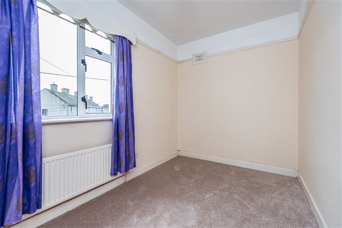 https://photos-a.propertyimages.ie/media/1/1/5/4948511/c39d393b-39b9-41ab-8042-925eeaf9d992_l.jpg