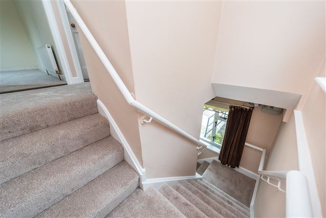 https://photos-a.propertyimages.ie/media/1/1/5/4948511/c39d393b-39b9-41ab-8042-925eeaf9d992_l.jpg
