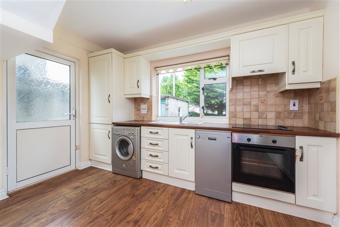 https://photos-a.propertyimages.ie/media/1/1/5/4948511/c39d393b-39b9-41ab-8042-925eeaf9d992_l.jpg