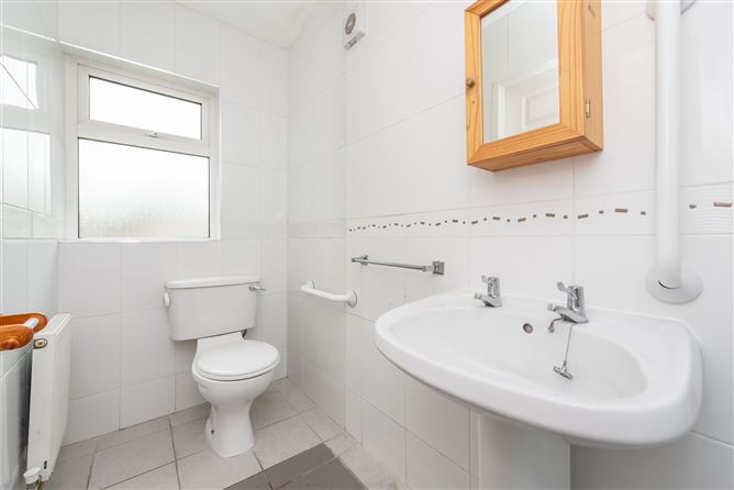 https://photos-a.propertyimages.ie/media/1/1/5/4948511/c39d393b-39b9-41ab-8042-925eeaf9d992_l.jpg