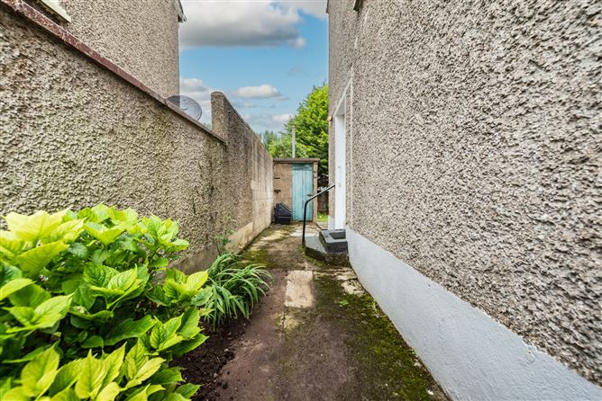 https://photos-a.propertyimages.ie/media/1/1/5/4948511/c39d393b-39b9-41ab-8042-925eeaf9d992_l.jpg