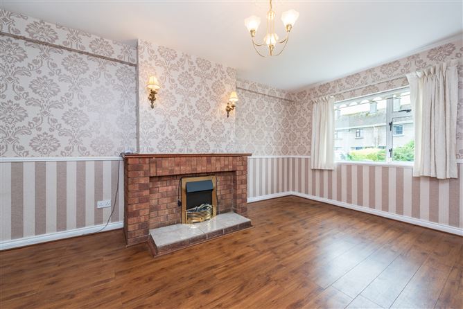 https://photos-a.propertyimages.ie/media/1/1/5/4948511/c39d393b-39b9-41ab-8042-925eeaf9d992_l.jpg