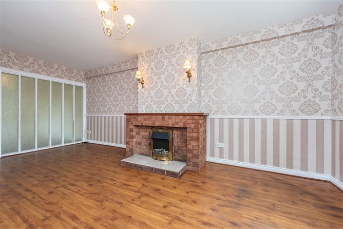 https://photos-a.propertyimages.ie/media/1/1/5/4948511/c39d393b-39b9-41ab-8042-925eeaf9d992_l.jpg