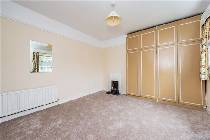 https://photos-a.propertyimages.ie/media/1/1/5/4948511/c39d393b-39b9-41ab-8042-925eeaf9d992_l.jpg