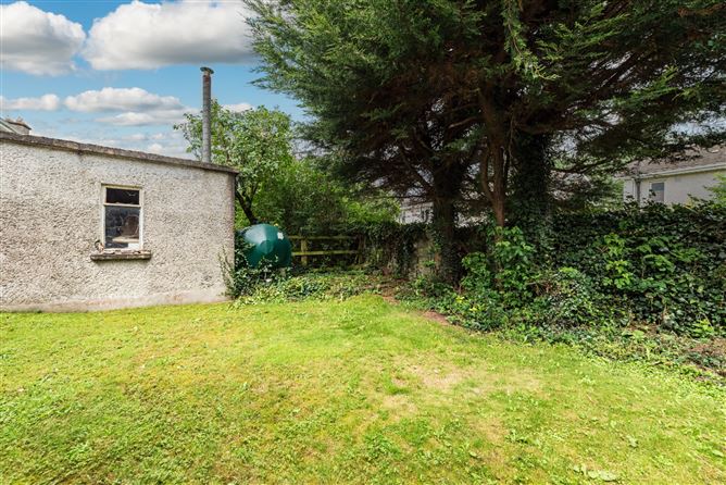 https://photos-a.propertyimages.ie/media/1/1/5/4948511/c39d393b-39b9-41ab-8042-925eeaf9d992_l.jpg