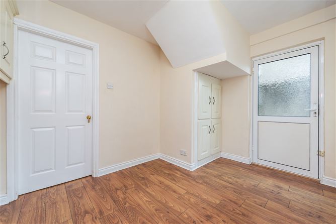https://photos-a.propertyimages.ie/media/1/1/5/4948511/c39d393b-39b9-41ab-8042-925eeaf9d992_l.jpg