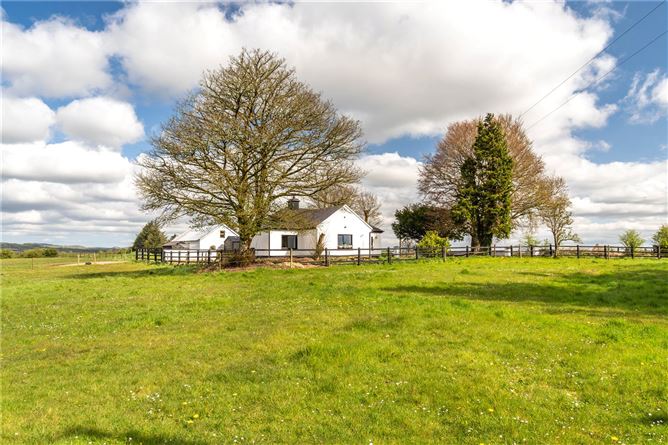 https://photos-a.propertyimages.ie/media/1/1/5/4996511/7b9d3830-3500-4e38-b6e1-8123866dccfb_l.jpg