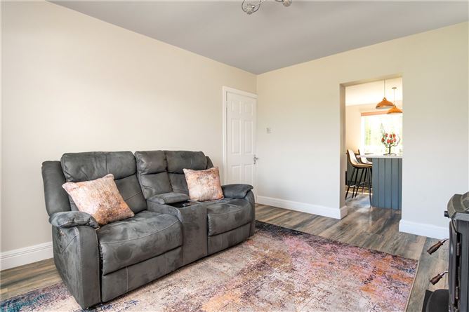 https://photos-a.propertyimages.ie/media/1/1/5/4996511/7b9d3830-3500-4e38-b6e1-8123866dccfb_l.jpg