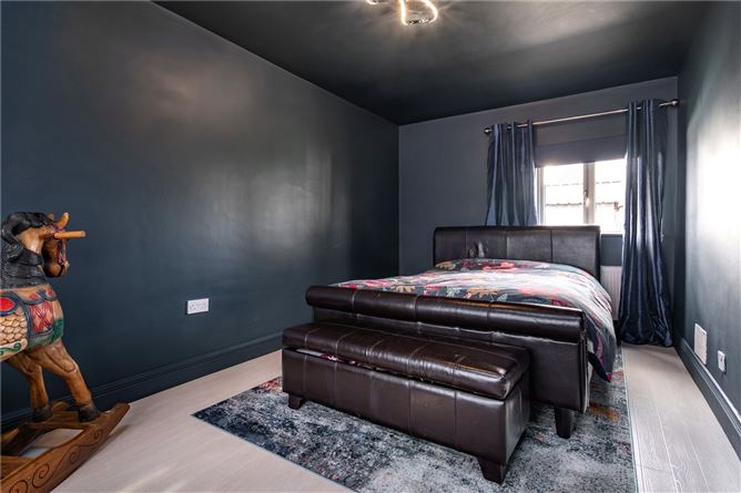 https://photos-a.propertyimages.ie/media/1/1/5/4996511/7b9d3830-3500-4e38-b6e1-8123866dccfb_l.jpg
