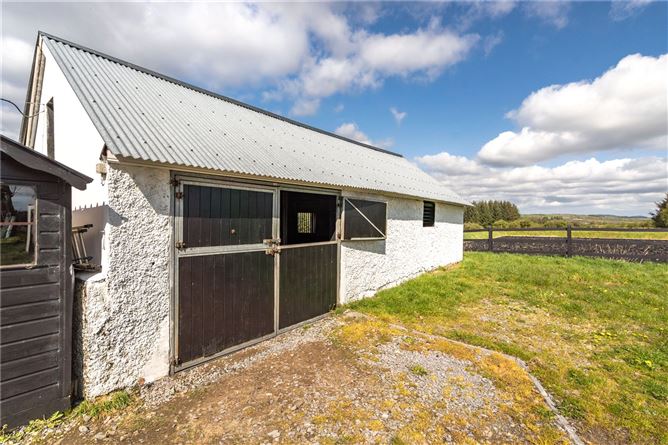 https://photos-a.propertyimages.ie/media/1/1/5/4996511/7b9d3830-3500-4e38-b6e1-8123866dccfb_l.jpg